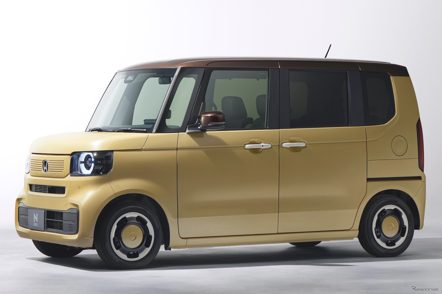 ホンダ N-BOX(1~11月累計販売台数で軽自動車1位)