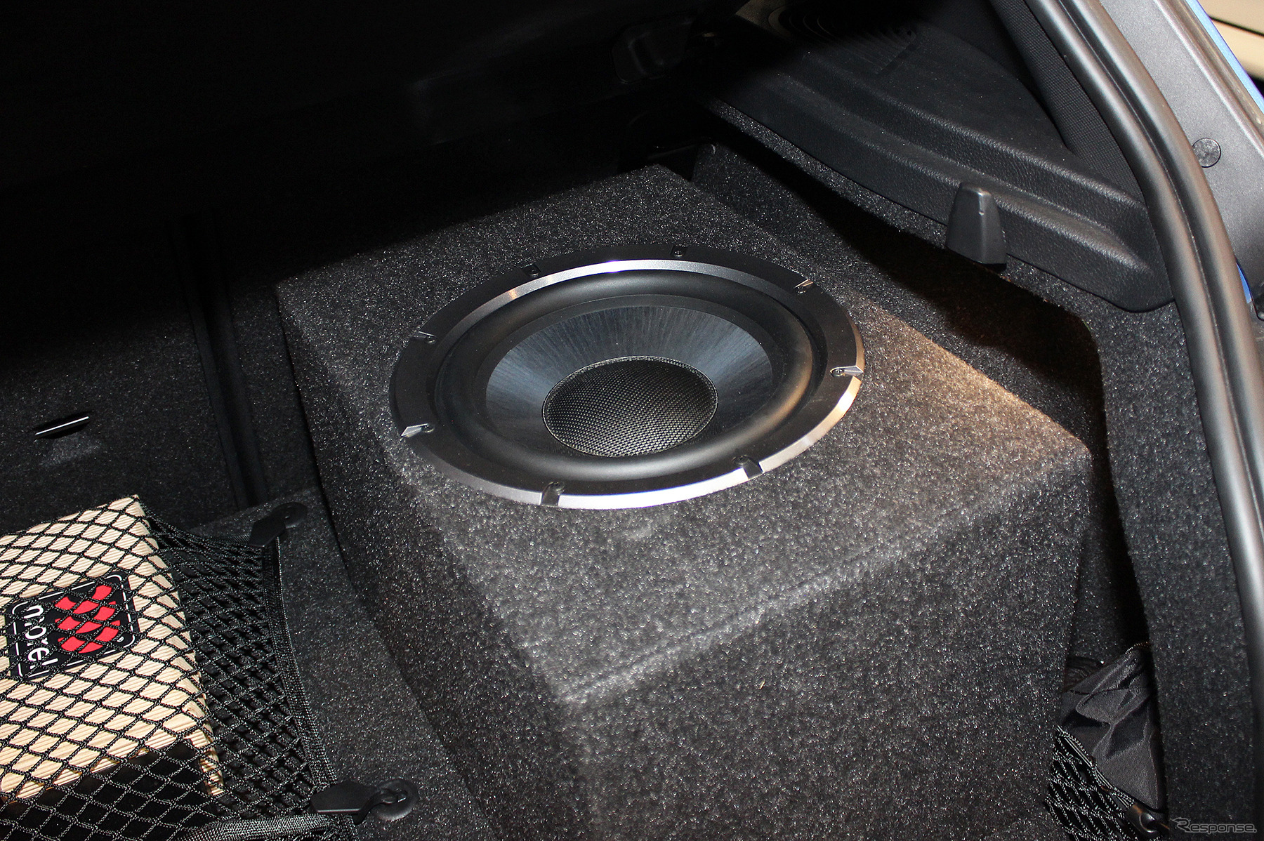 「単体サブウーファー」が搭載されたオーディオカーの一例(製作ショップ:AVカンサイ(大阪府)。