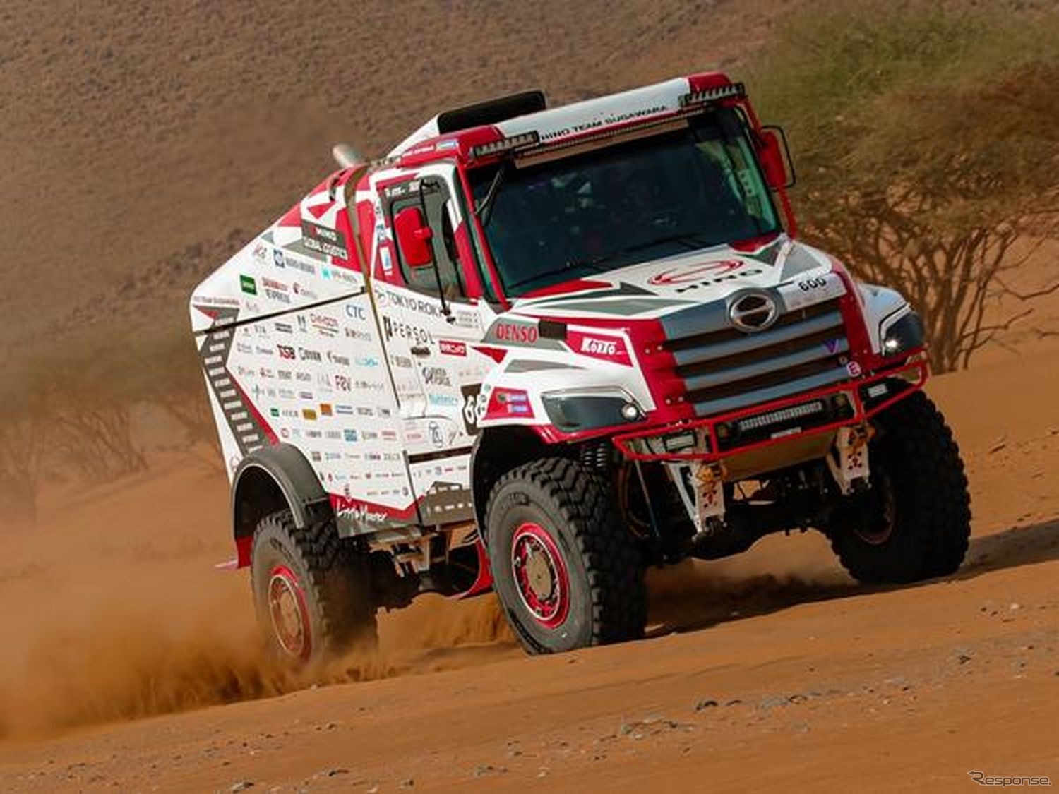 日野チームスガワラがサウジアラビアにて行われたジェッダラリー参戦し、車両とチームを最終調整