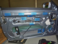 【プロショップへ行こう】スピーカー装着における匠の技術 パート2…デッドニングは「ビビリ止め」から 画像