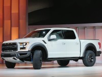 【デトロイトモーターショー16】フォード F-150 ラプター 新型に「スーパークルー」…実用的な4ドア追加 画像