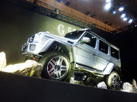 【東京オートサロン16】「6輪Gクラス」の足回り受け継ぐメルセデス G550 4x4 2 を日本初公開 画像