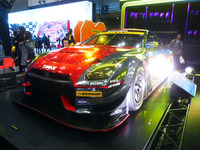 【東京オートサロン16】“50年差”の新旧レース車と女子ユニット「Mottie!!」ステージに熱視線…ダンロップ 画像