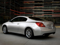 【ロサンゼルスモーターショー06】日産はアルティマ クーペと セントラ SE-Rを出展 画像