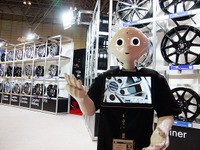 【東京オートサロン16】コンパニオンもロボット化の時代に 画像