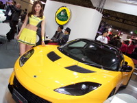 【東京オートサロン16】 ロータス エヴォーラ 400 が関東で初お披露目、注目を集める 画像