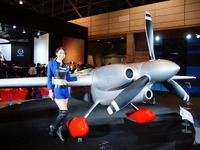 【東京オートサロン16】ファルケンブースに飛行機!?　エアレース参戦機が登場 画像