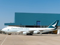 キャセイパシフィック航空、貨物専用機B747-400ERF新塗装1号機を初公開 画像