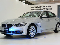 【BMW 330e】3シリーズ すべてのパワートレインが500万円台で選択可能に 画像