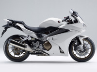 ホンダ、ポロ ラルフ ローレン 大阪に VFR800F を展示 画像