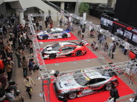 【大阪オートメッセ16】恒例のSUPER GTコラボ、トークショーやエンジン始動に会場は熱狂 画像