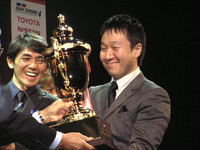 【SUPER GT】06年シーズン表彰式…大きい方がいいや 画像