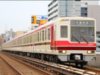 北大阪急行電鉄の8000形8001編成、3月8日限り引退…ヘッドマーク掲出 画像