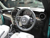 【MINI コンバーチブル 新型】センターメーターは「今後も必ず残る」 画像