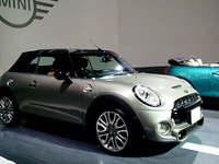 【MINI コンバーチブル 新型】屋根は威張らず強く、ソフトトップにはあの模様も 画像