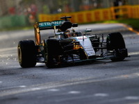 【F1 オーストラリアGP】フリー走行2回目もウエットコンディション、ハミルトンがトップ死守 画像