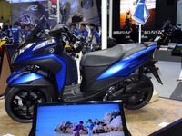 【大阪モーターサイクルショー16】ヤマハブースに隠し球、 トリシティ155 を公開 画像