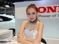 【バンコクモーターショー16】政府からの要請なんて気にしない!?　相変わらずの露出度…コンパニオンその2 画像