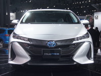 【ニューヨークモーターショー16】プリウス PHV 新型、新技術を取り入れてさらにモダンなデザインに 画像