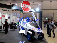 【東京モーターサイクルショー16】SYMが電動3輪モビリティのコンセプトを出展 画像