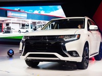 【ニューヨークモーターショー16】三菱 アウトランダー PHEV 、改良新型を米国初公開 画像