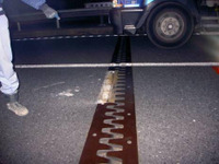 東名高速ジョイント外れ事故　原因を調査中 画像