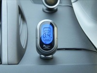 【カーエレ最前線】車庫入れも安心？　R-SPEC コーナーガイドセンサー 画像