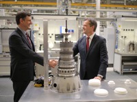 ダイムラー、メルセデスの9速ATをルーマニアで生産開始 画像