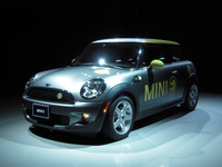 MINI、ブランド初の市販PHV投入へ 画像