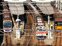 15ミリの「死角」、東京メトロのベビーカー引きずり事故 画像