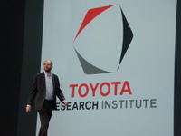 Toyota Research Institute CEOが語る、自動運転技術による「事故を起こさない車」 画像