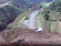 国土地理院、豊肥線や阿蘇大橋をドローン空撮…土砂崩れで無残な姿に 画像