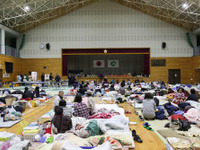 【新聞ウォッチ】熊本地震、長期化する避難生活…「車中泊」が命取りに 画像