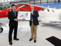 ホンダ ジェット、欧州第1号機を引き渡し 画像