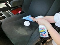 【カーグッズ】チャイルドシートにも安心な「布シート用クリーナー」 画像