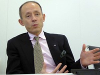 【北京モーターショー16】マツダ CX-4 は「クーペとSUVの完璧な融合めざした」…チーフエンジニア岡野氏インタビュー 画像