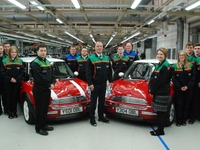 MINIの英国オックスフォード工場、稼働15周年 画像