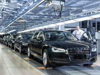 アウディ、ドイツ工場を拡張…改良新型 A8 を生産開始 画像