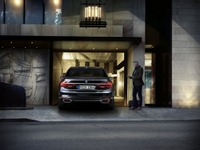 BMW、遠隔駐車システムを 7シリーズ にオプション設定…量産車初 画像