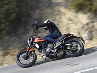 【ドゥカティ スクランブラー SIXTY2 試乗】扱いやすさのなかにスポーティさがしっかり…青木タカオ 画像