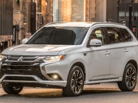 三菱 アウトランダー PHEV、世界累計販売10万台…4年で達成 画像