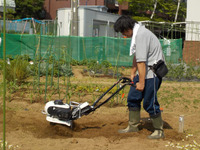 お手軽だけじゃない、耕した土もフワフワに…ホンダのコンパクト耕うん機「ピアンタ」試してみた 画像