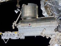 JAXA、ISS「きぼう」の利用状況を公表…米国の超小型衛星「NRCSD#8」を放出 画像
