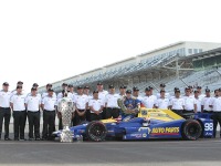 【第100回 INDY500】 ウィナーが記念撮影会、勝利の喜びにひたる 画像