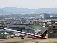 三菱航空機「MRJ」飛行試験2号機が初飛行 画像