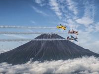 【レッドブル・エアレース 第3戦】室屋選手、富士山上空で海外パイロットを「おもてなし」 画像