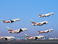 エミレーツ航空、本拠ドバイにサッカー特別塗装機が集結［動画］ 画像