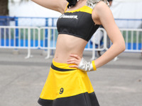 【レッドブル・エアレース 第3戦】史上初のエアRQ『Breitling Racing Team』チームガール　その1 画像