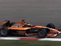 大丈夫、見出しです →「I LOVE YOU」がF1直撃、大混乱 画像