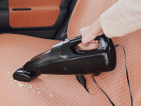 サンワサプライ、車内清掃に便利なサイクロン式ハンディクリーナーを発売 画像